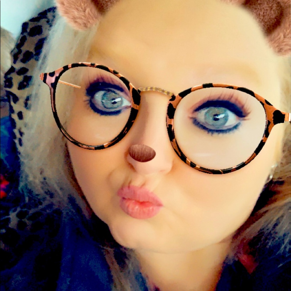 Meet your Posher, Connie